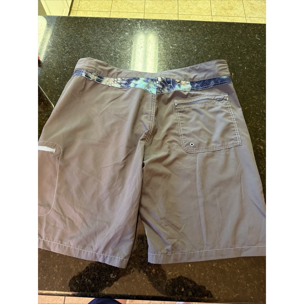 Huk Fishing Men's Gray Shorts Athletic Performance 2XL Swim Stretchy Waist - Picture 7 of 11